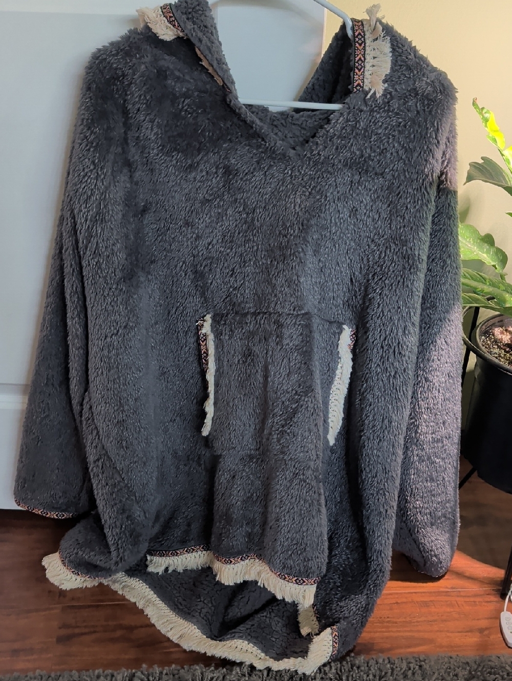 NATURAL LIFE Plush Hooded Sherpa in Charcoal Gray